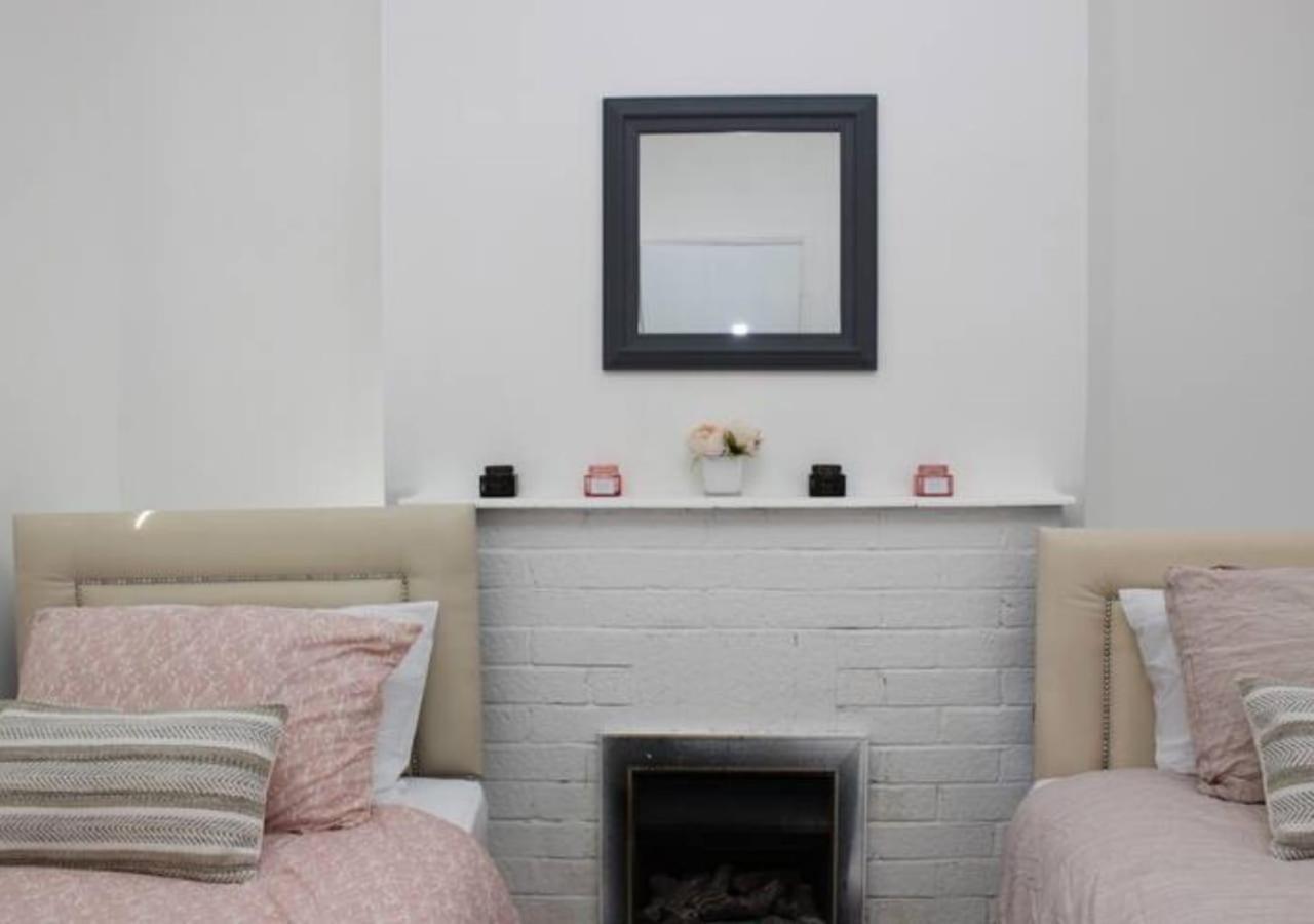 Newly Refurbished 3 Bed 2.5 Bath House In Staines别墅 外观 照片