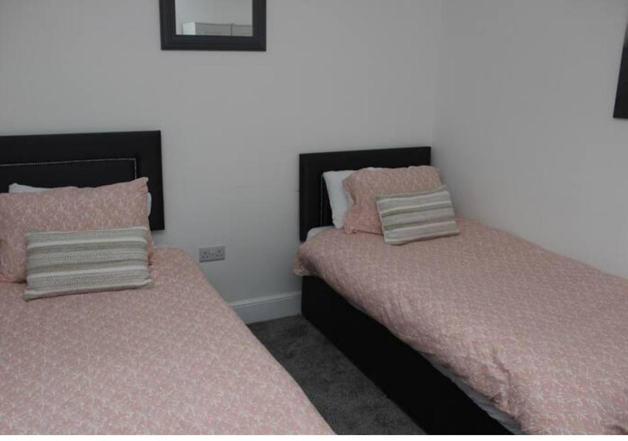 Newly Refurbished 3 Bed 2.5 Bath House In Staines别墅 外观 照片