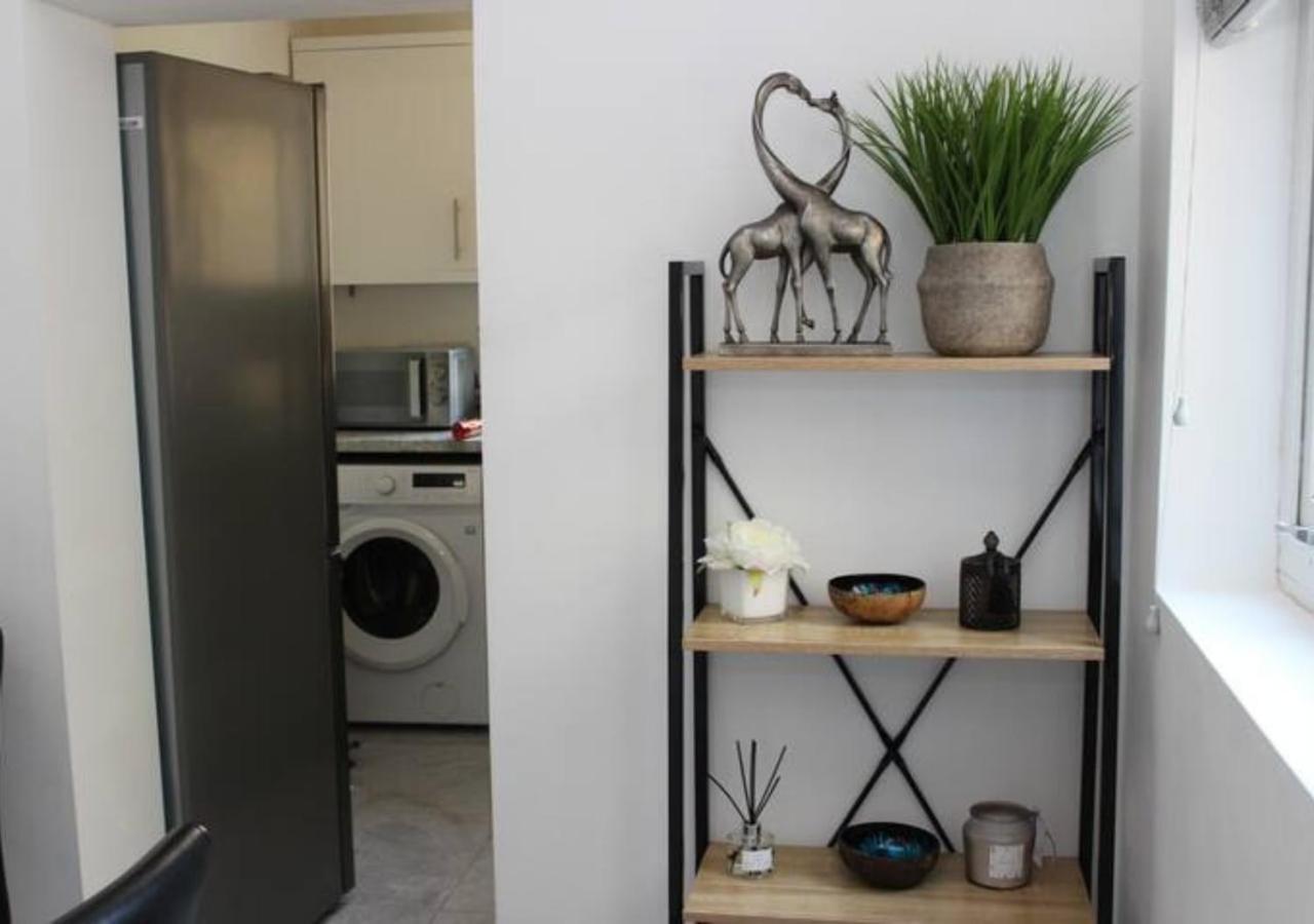 Newly Refurbished 3 Bed 2.5 Bath House In Staines别墅 外观 照片