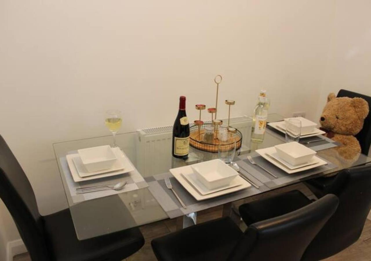 Newly Refurbished 3 Bed 2.5 Bath House In Staines别墅 外观 照片